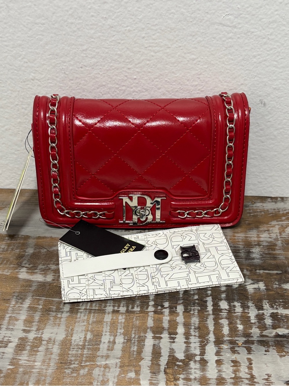 Badgley Mischka Red Quilted Vegan Leather Crossbody Clutch & Card Wallet (2)